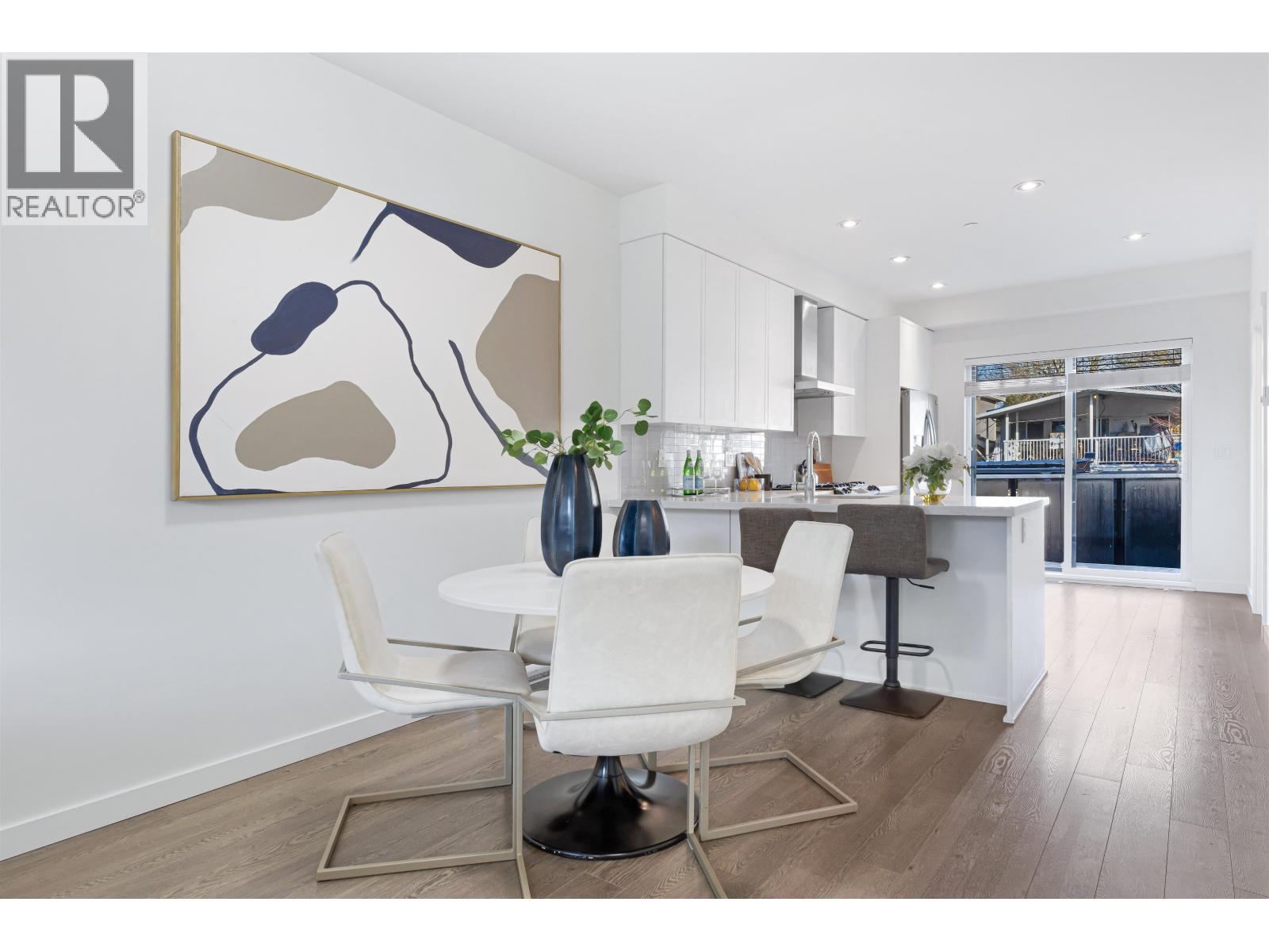 2763 DUKE STREET|Vancouver, British Columbia V5R4S8