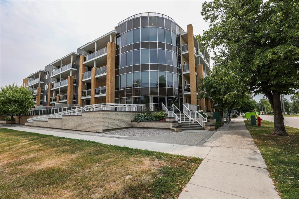 404 760 Tache Avenue|Winnipeg, Manitoba R2H1G8