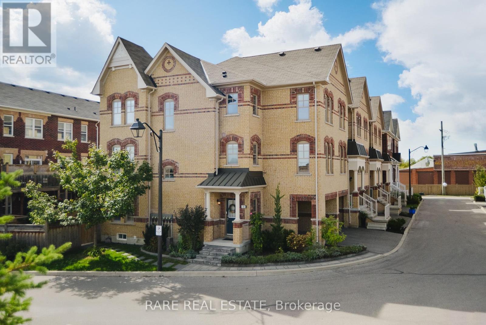 Property image for 35 - 10 PORTER AVENUE W|Vaughan (West Woodbridge), Ontario L4L0H1