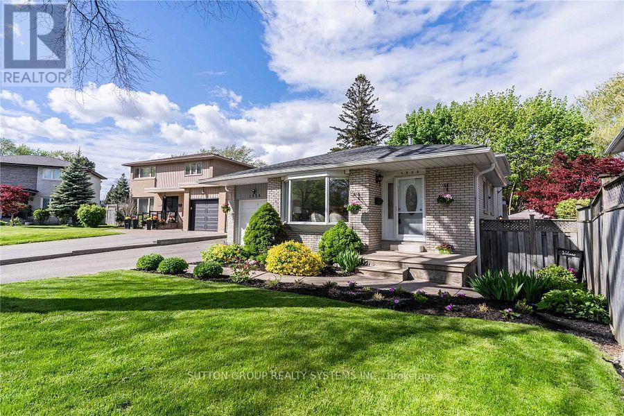 Property image for 1535 THETFORD COURT|Mississauga (Clarkson), Ontario L5J3N2