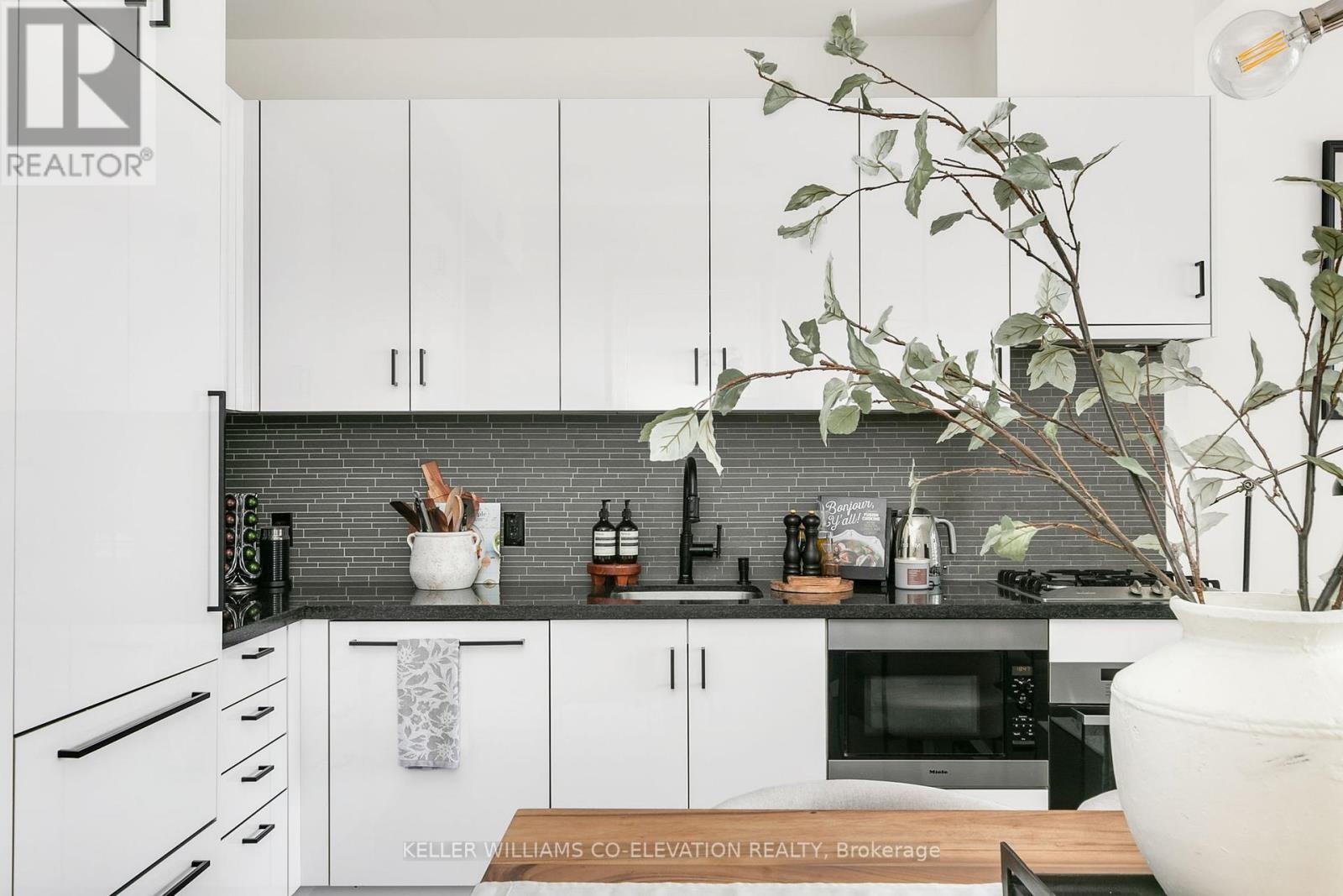 Property image for 835 - 39 QUEENS QUAY E|Toronto (Waterfront Communities), Ontario M5E0A5