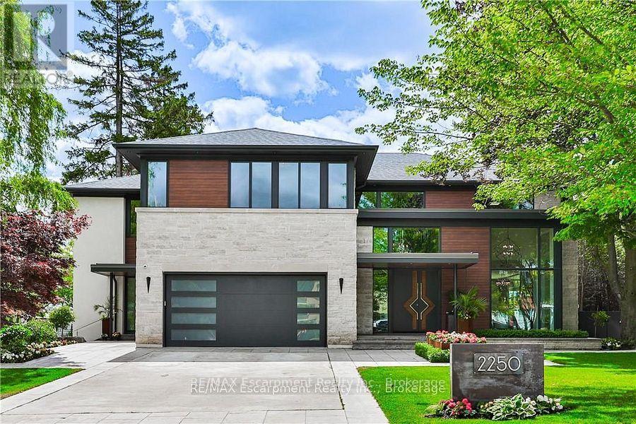 Primary image of 2250 CHANCERY LANE W|Oakville (FD Ford), Ontario L6J6A3