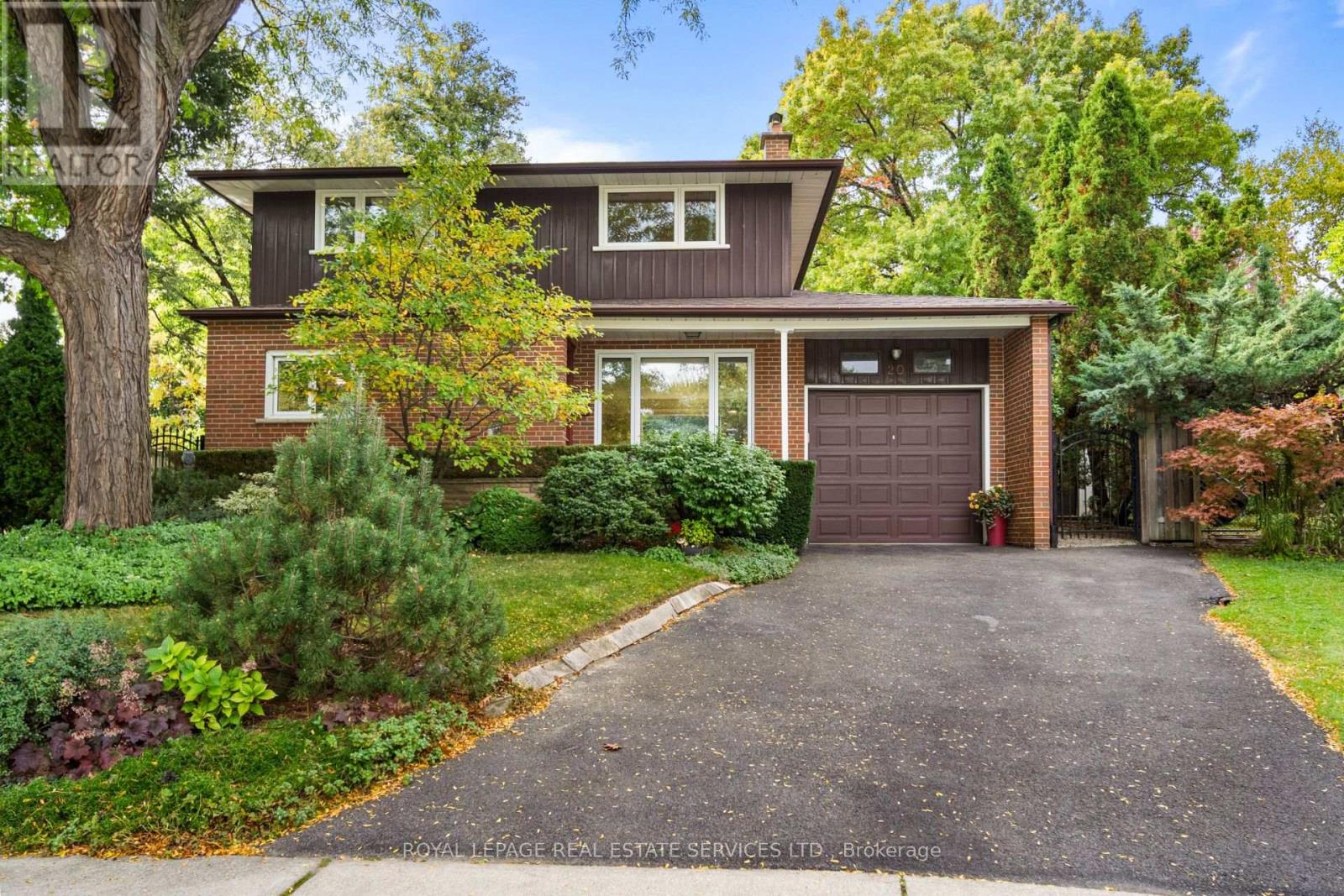 Property image for 20 WEST DEANE VALLEY ROAD|Toronto (Eringate-Centennial-West Deane), Ontario M9B3K5