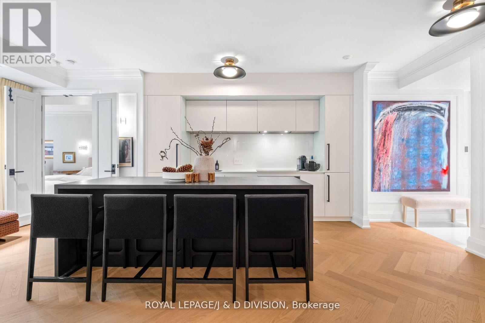 Property image for 301 - 20 SCRIVENER SQUARE|Toronto (Rosedale-Moore Park), Ontario M4W3X9