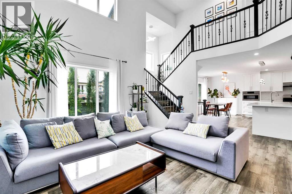 73 Elkton Way SW|Calgary, Alberta T3H4Y9