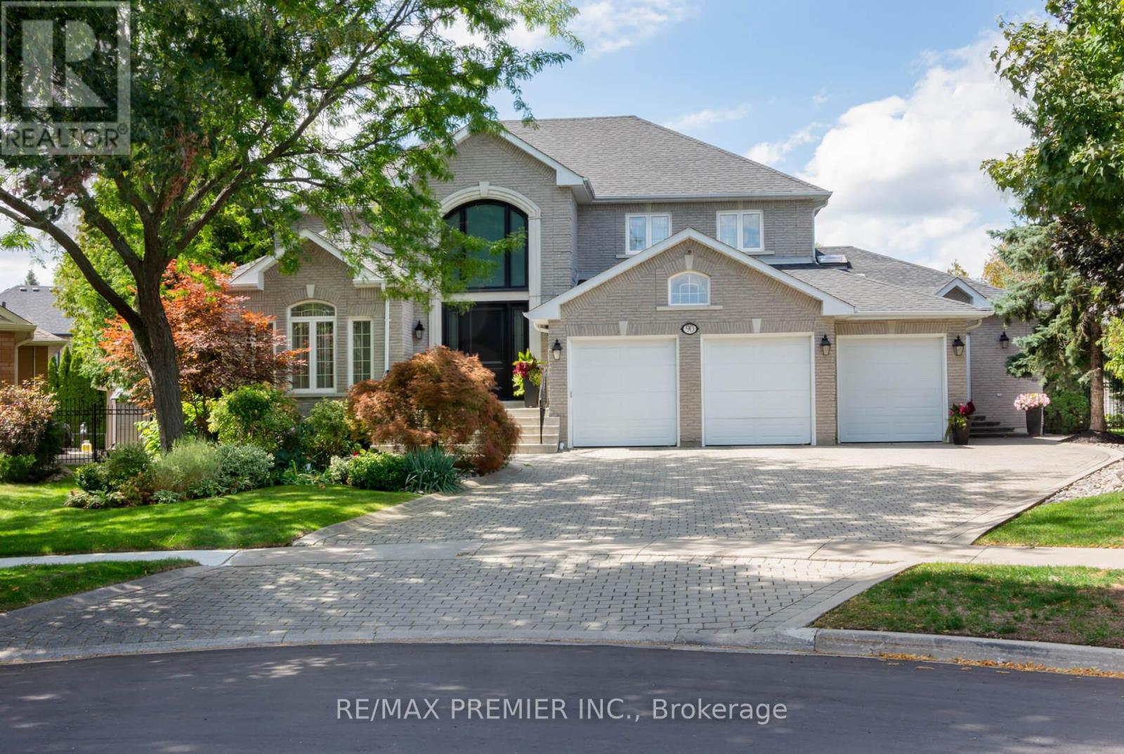 Property image for 90 SHAMROCK CRESCENT|Vaughan (Islington Woods), Ontario L4H1A3