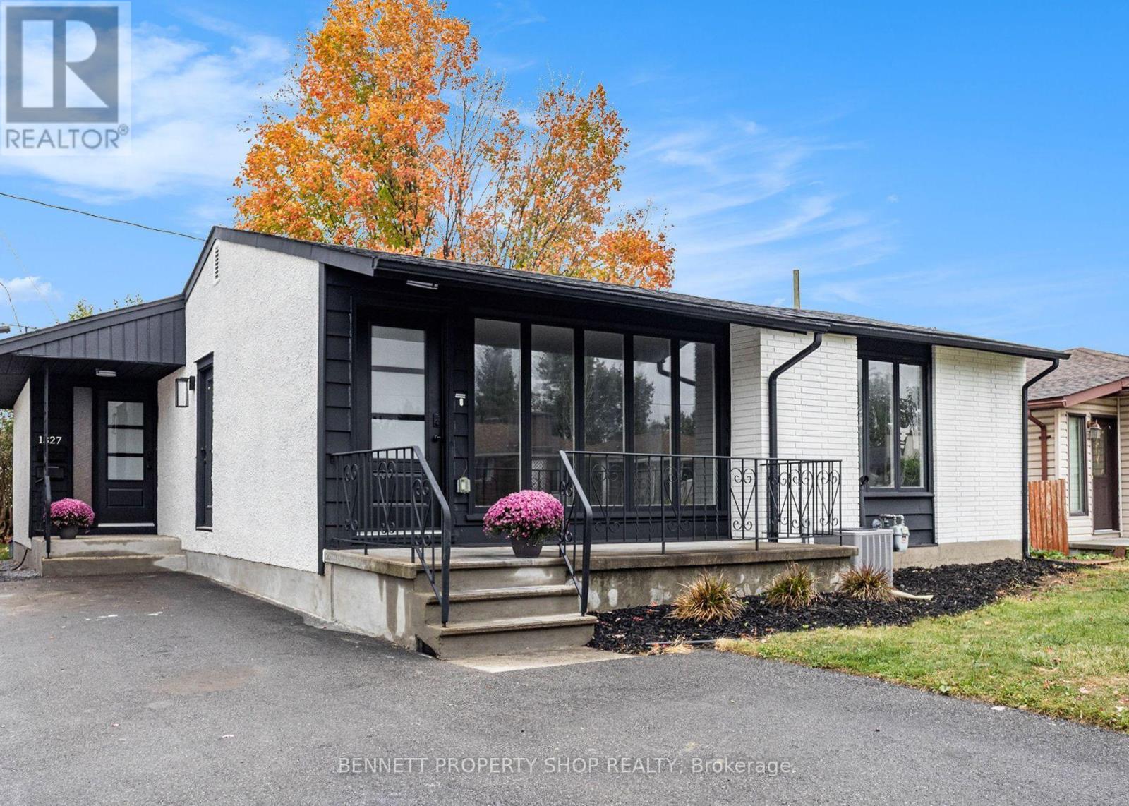 1327 AVENUE S AVENUE|Ottawa, Ontario K1G0C4