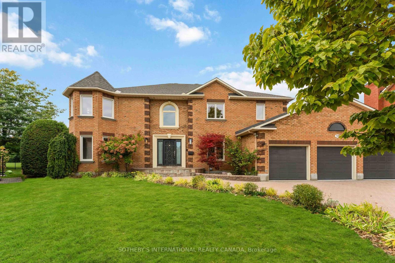 19 CAMPFIELD COURT|Ottawa, Ontario K2E7X8