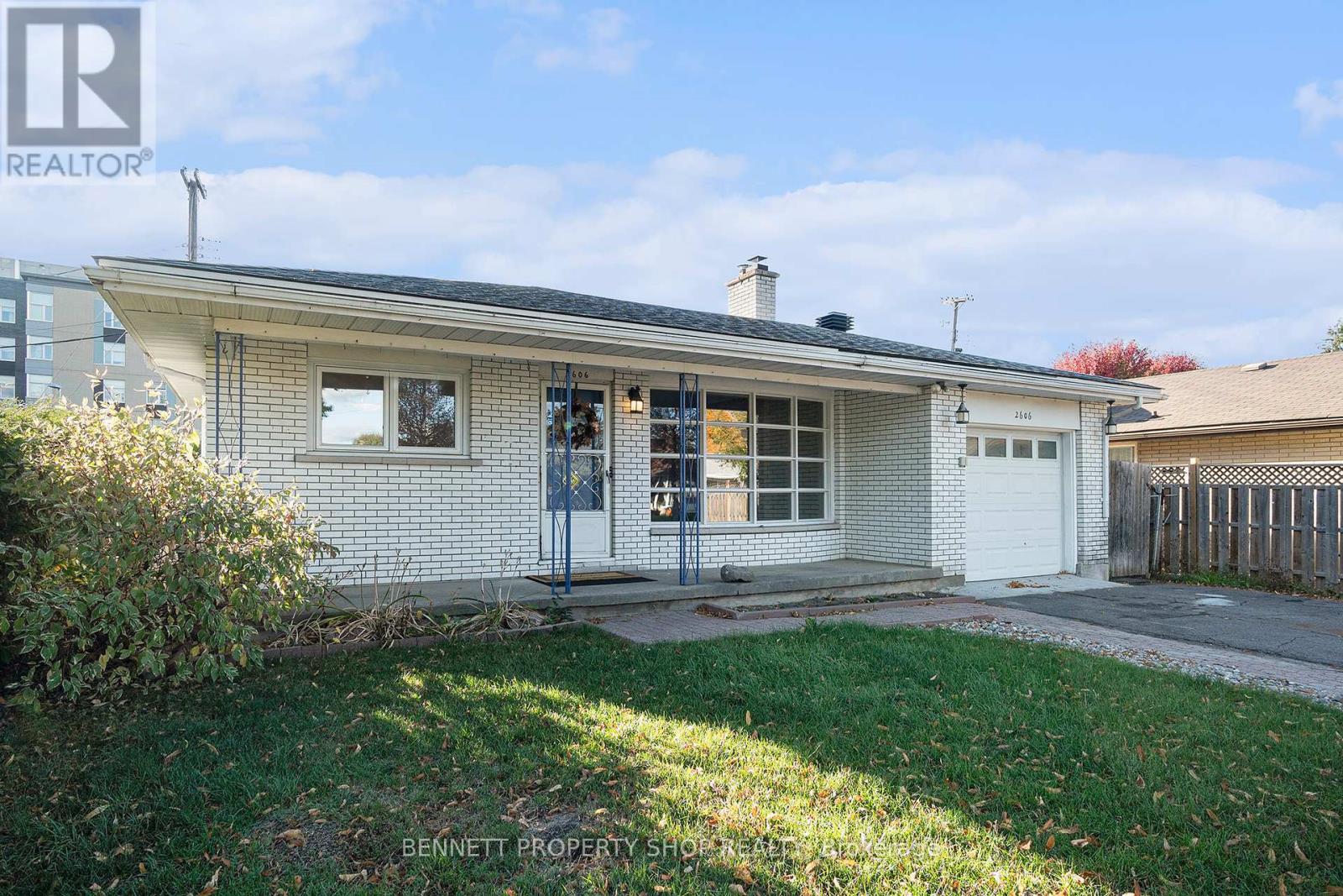 2606 EGAN ROAD|Ottawa, Ontario K1V8N1