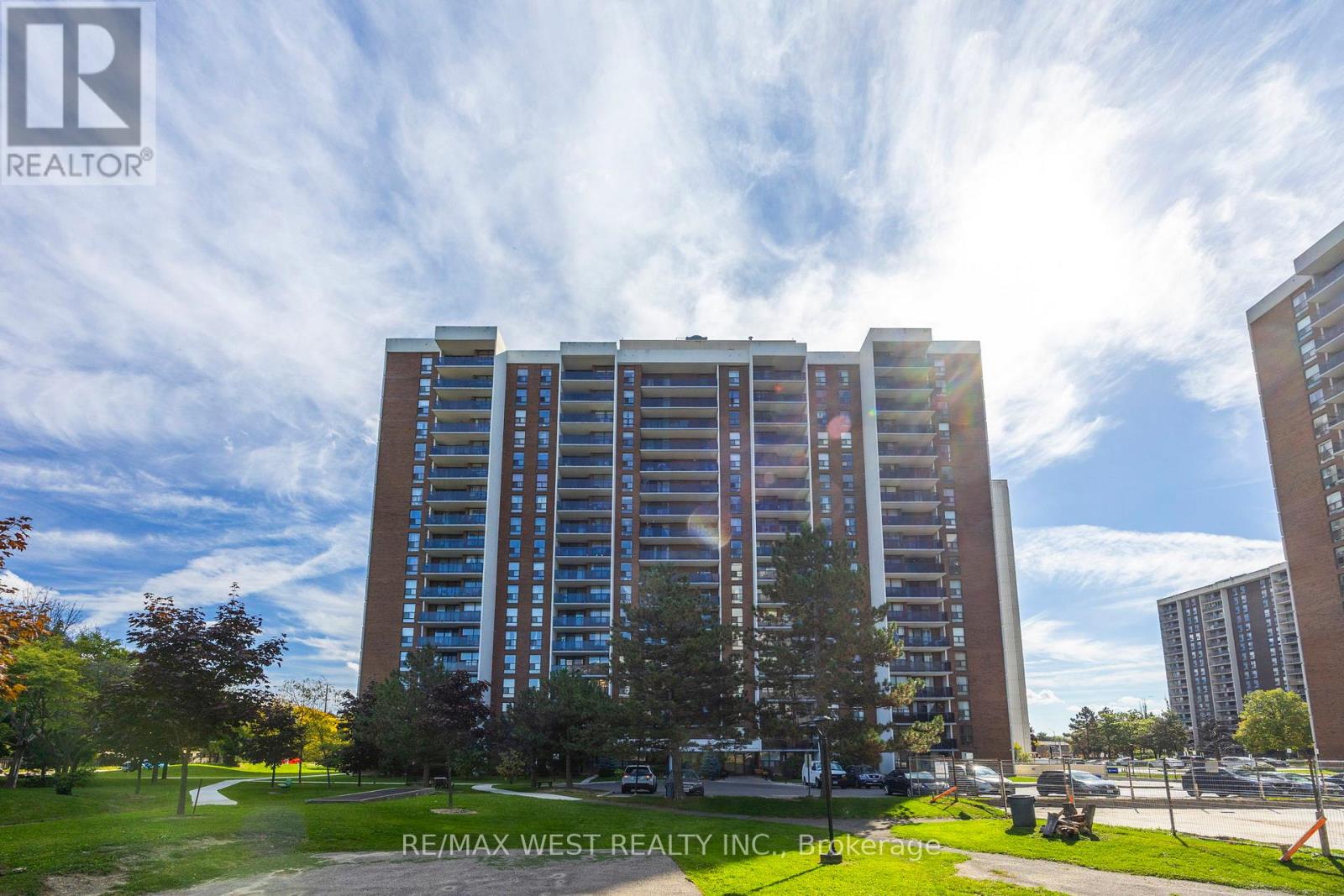 Primary image of 805 - 21 KNIGHTSBRIDGE ROAD|Brampton (Queen Street Corridor), Ontario L6T3Y1