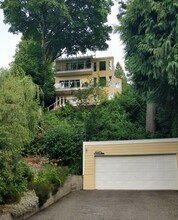 Additional image 4 of 2724 Bayview St