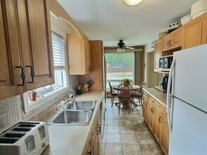 Additional image 4 of 217A McKenzie St W