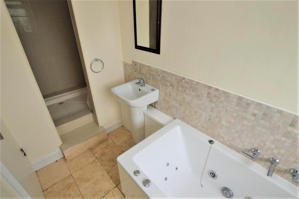 Additional image 4 of How Wood, Park Street