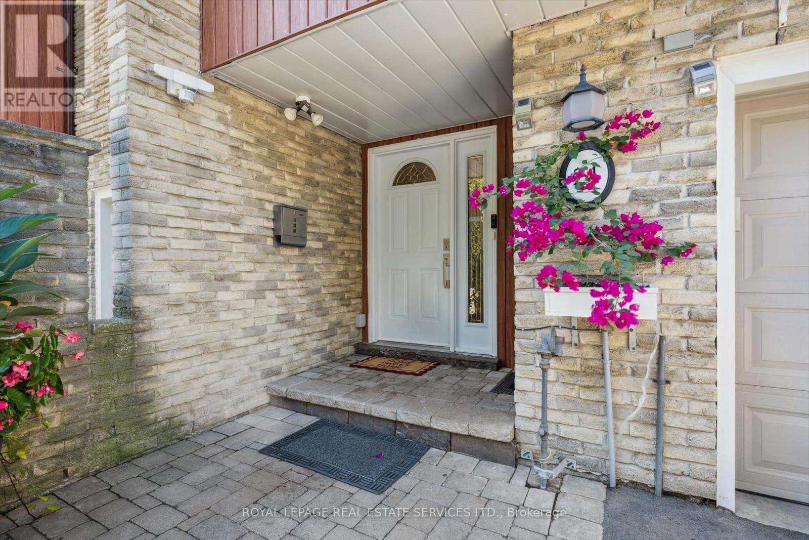 Property image for 24 - 915 INVERHOUSE DRIVE|Mississauga (Clarkson), Ontario L5J4B2
