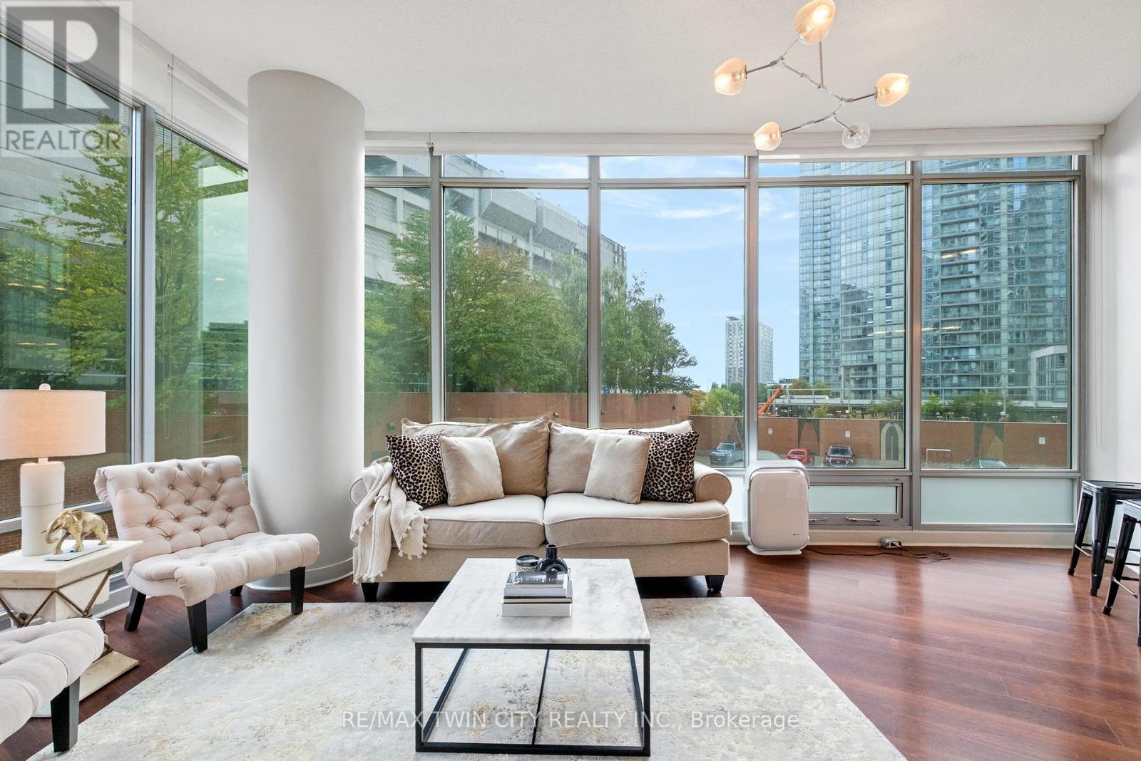 Property image for 201 - 81 NAVY WHARF COURT|Toronto (Waterfront Communities), Ontario M5V3S2
