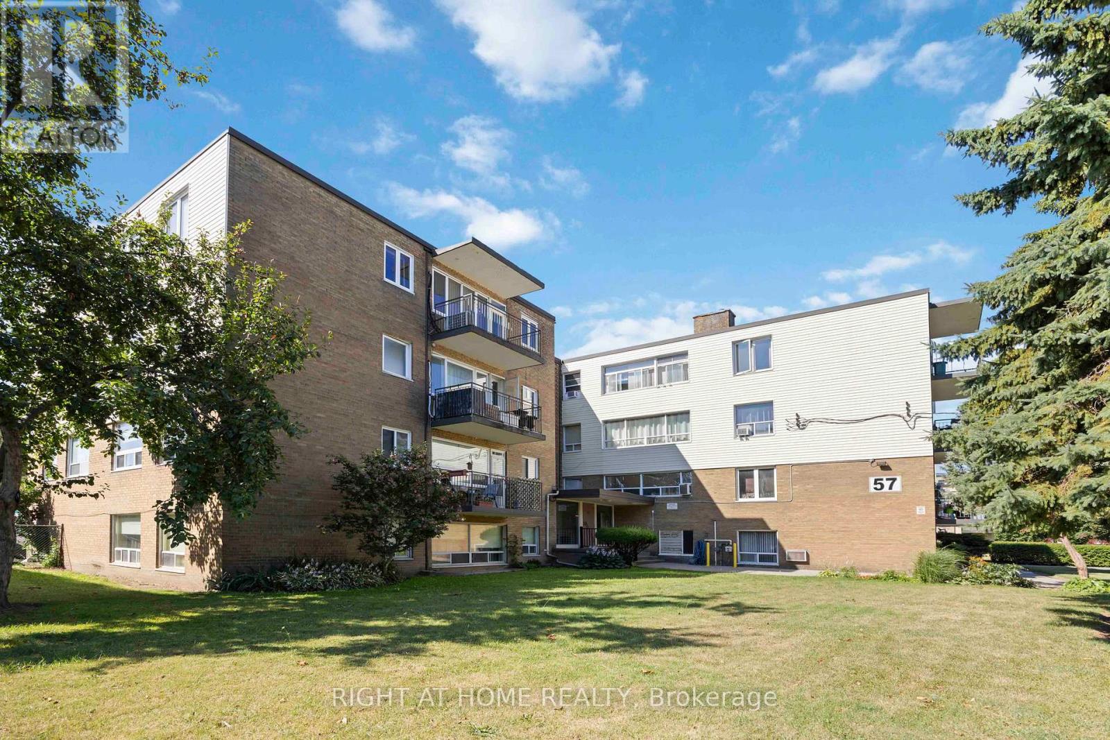 Property image for 103 - 57 NEPTUNE DRIVE|Toronto (Englemount-Lawrence), Ontario M6A1X2