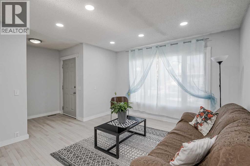 72 Strathcona Crescent|Calgary, Alberta T3H1L1