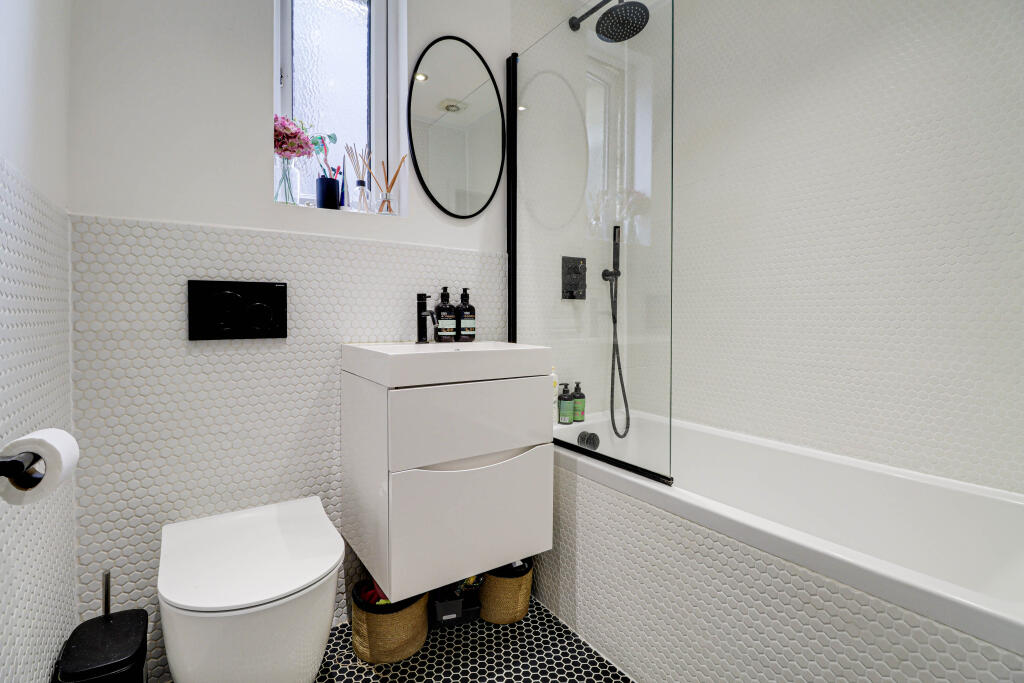 Additional image 11 of High Street, London Colney, AL2