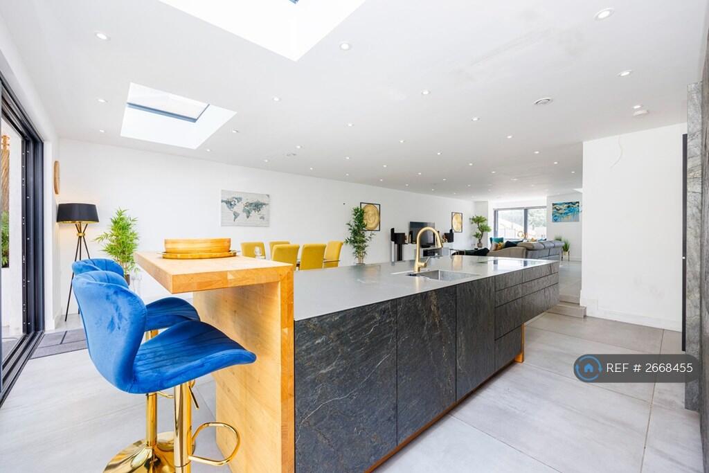 Additional image 32 of Charmouth Road, St. Albans, AL1