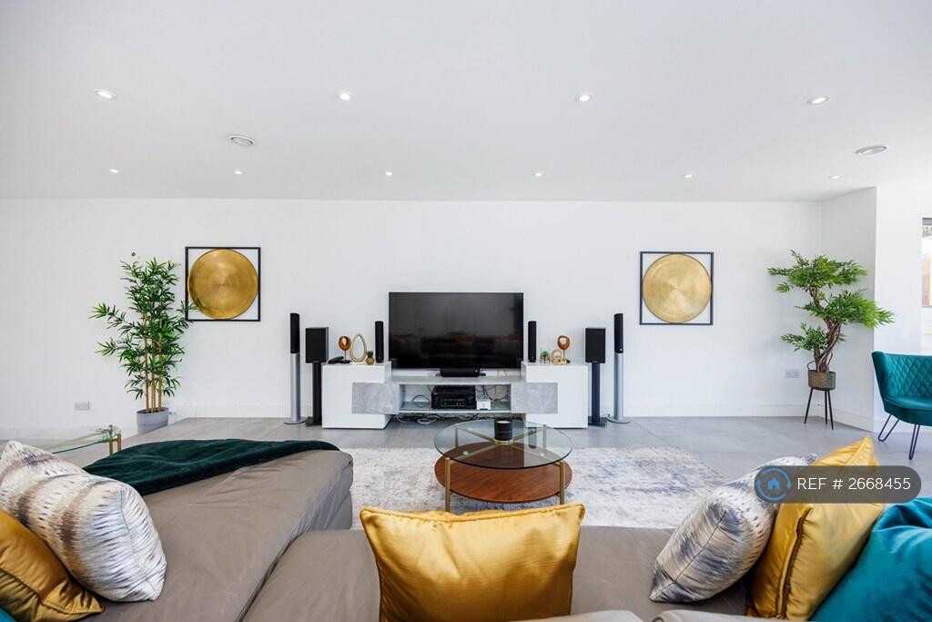 Additional image 28 of Charmouth Road, St. Albans, AL1