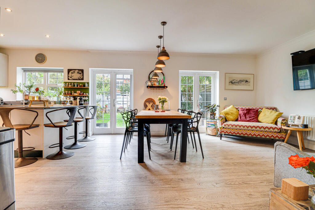 Additional image 3 of Beningfield Drive, London Colney, AL2