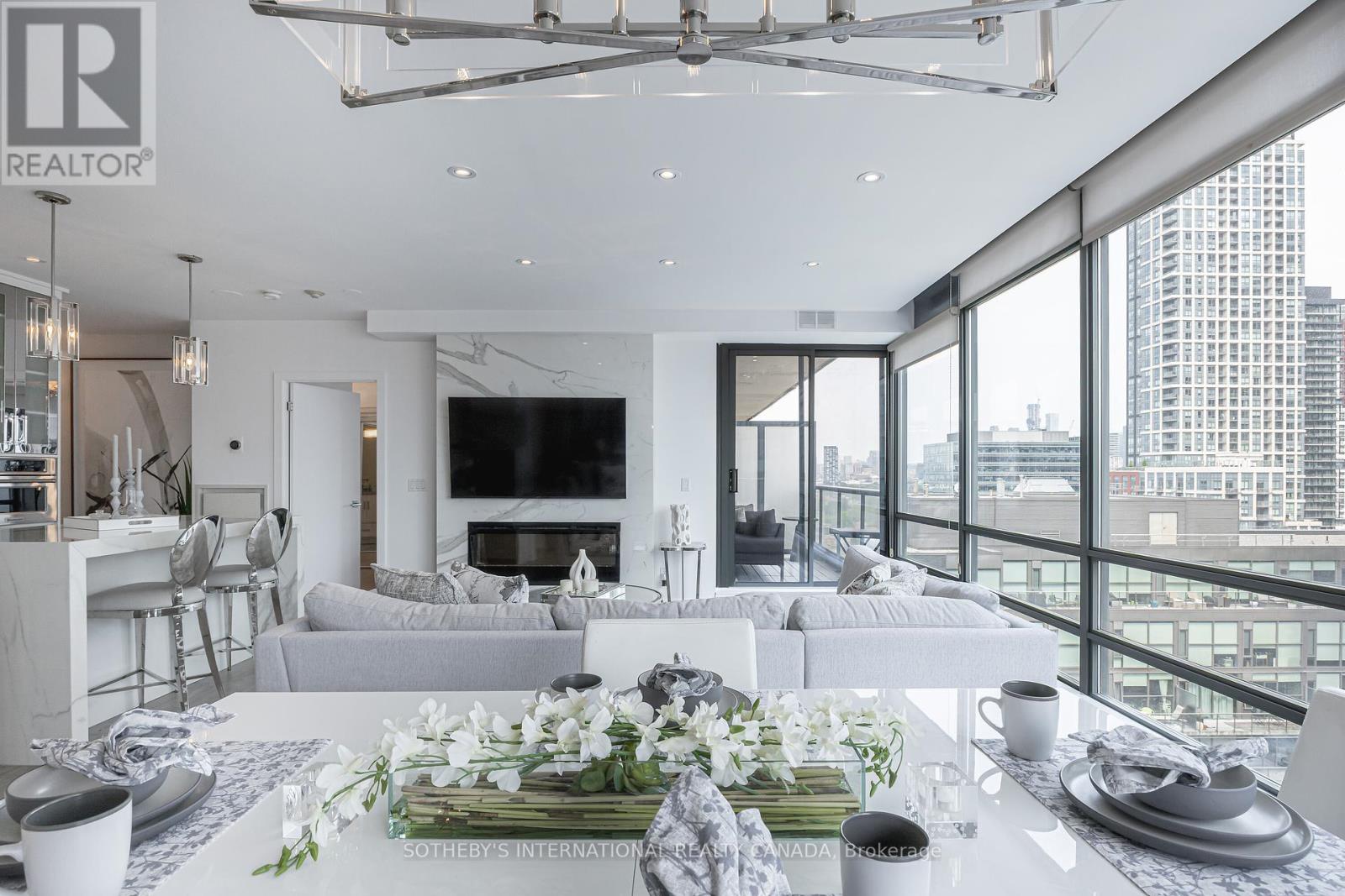 Property image for 1901 - 438 KING STREET W|Toronto (Waterfront Communities), Ontario M5V1L4