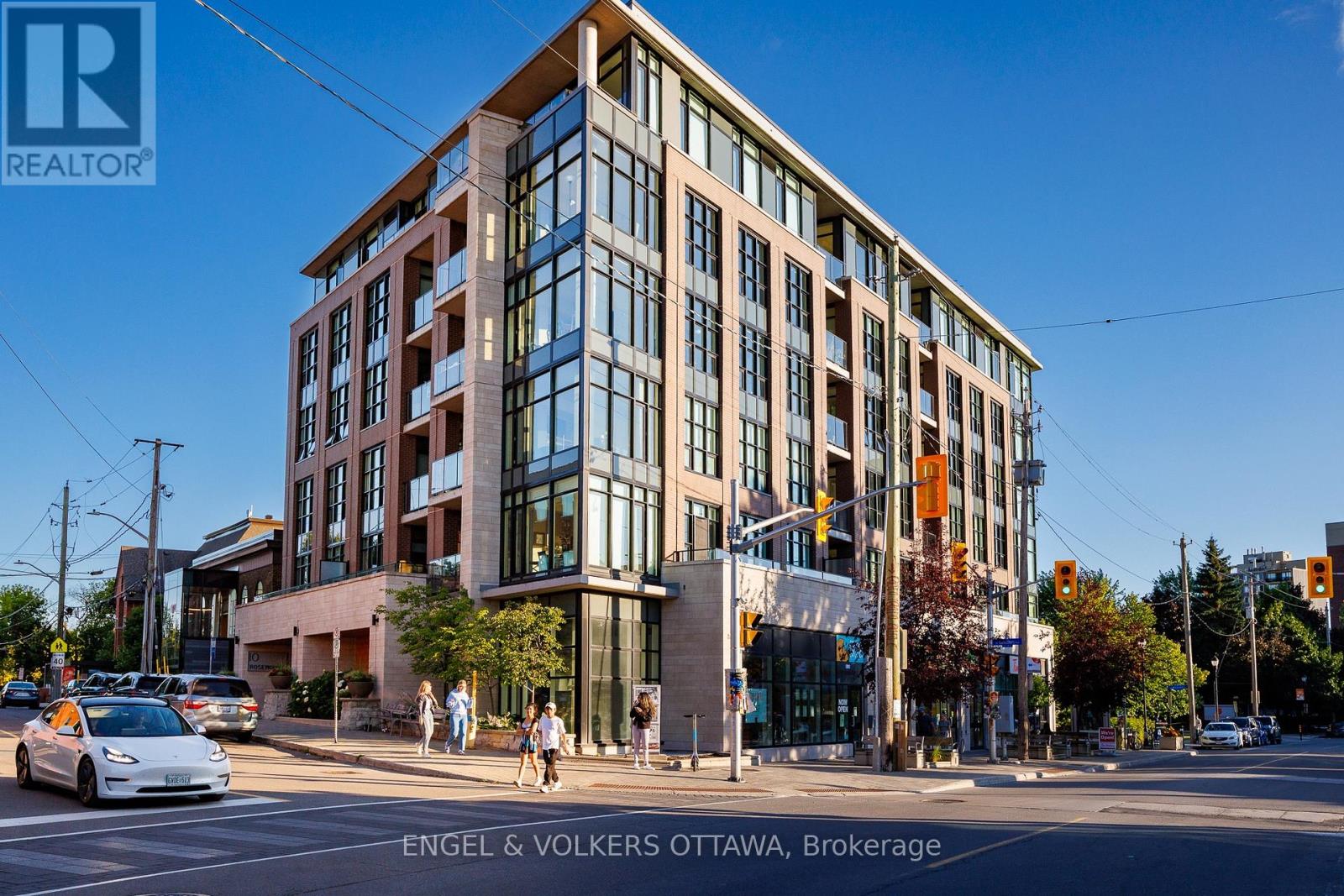 Primary image of 608 - 10 ROSEMOUNT AVENUE|Ottawa, Ontario K1Y4G9