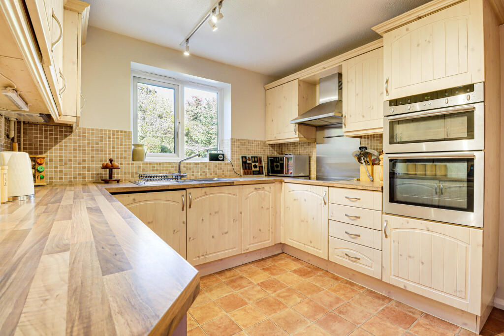 Additional image 7 of Old Orchard, Park Street, St Albans, AL2