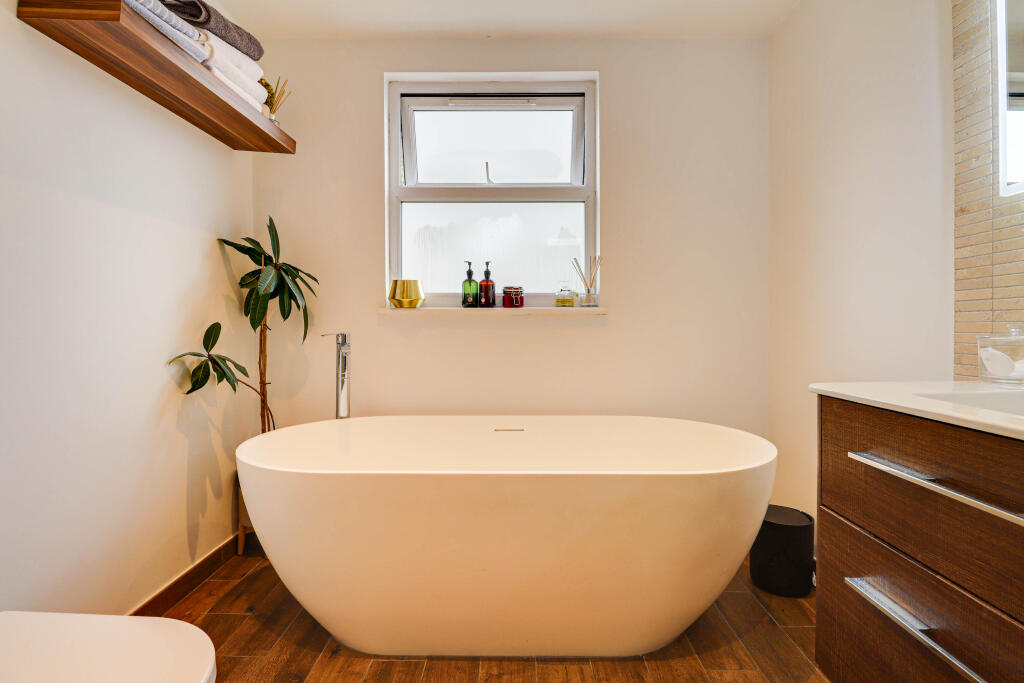 Additional image 15 of High Street, London Colney, AL2