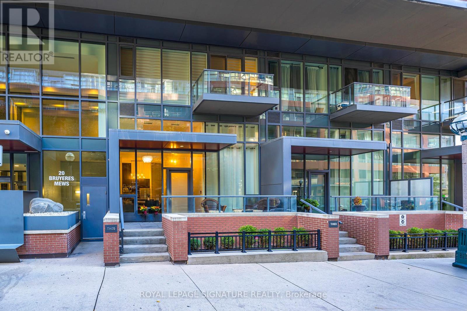 Property image for TH05 - 20 BRUYERES MEWS|Toronto (Waterfront Communities), Ontario M5V0G8