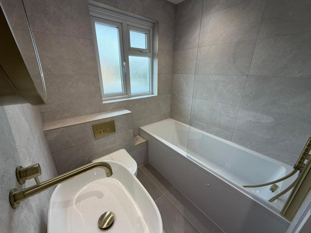 Additional image 13 of Wych Elms, Park Street, AL2