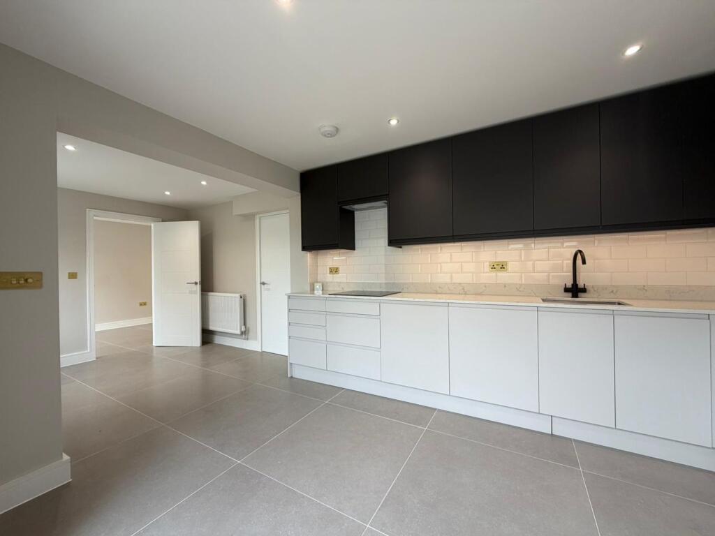 Additional image 2 of Wych Elms, Park Street, AL2