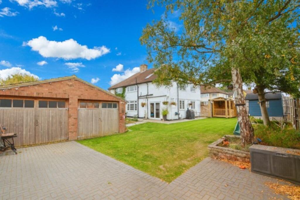 Additional image 3 of Fairway Close, Park Street, St. Albans