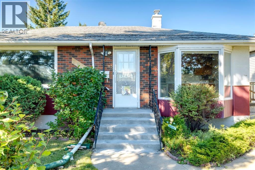 3915 73 Street NW|Calgary, Alberta T3B2L8