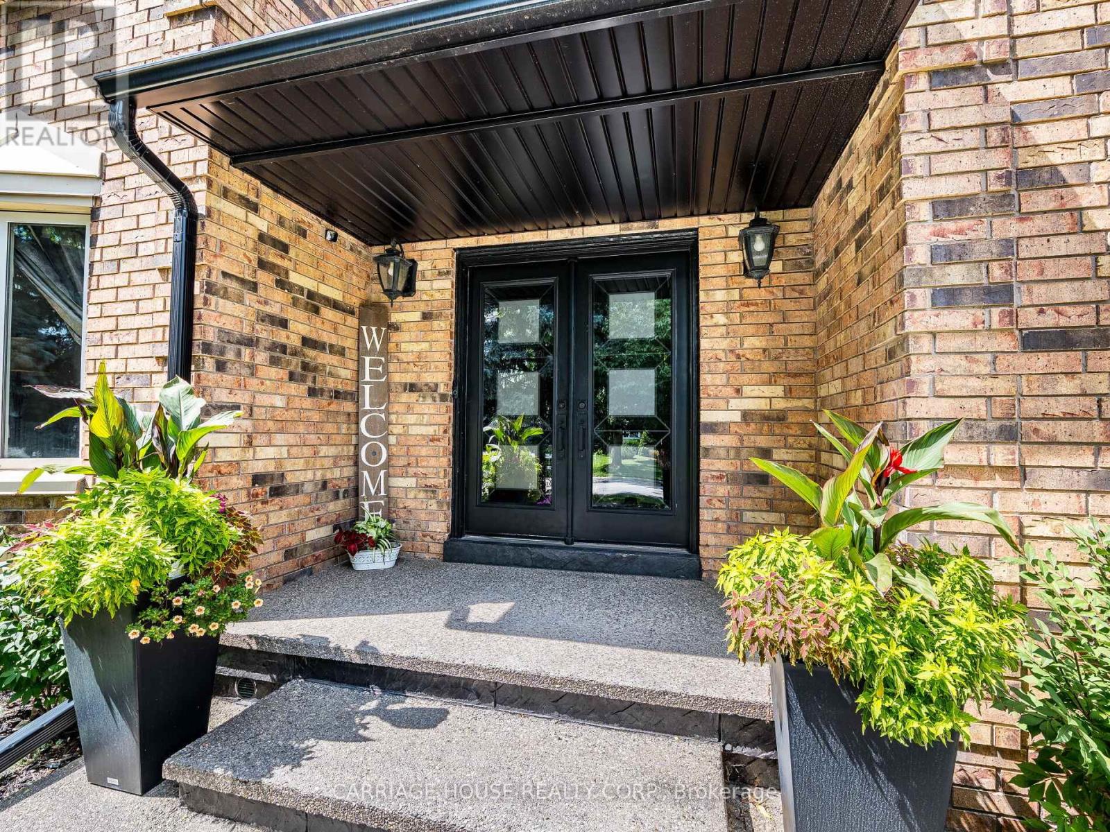 Primary image of 16 STOWE COURT|Brampton (Heart Lake West), Ontario L6Z4C5