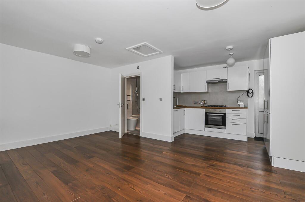 Additional image 18 of Hazel Road, Park Street, St. Albans