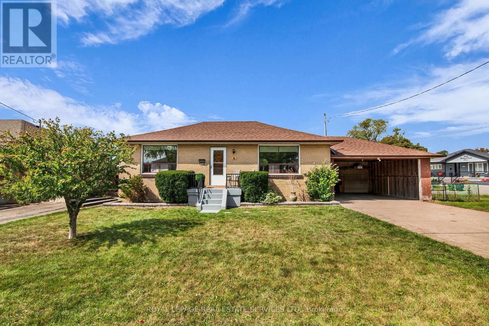 Property image for 16 REDFERN AVENUE|Toronto (Downsview-Roding-CFB), Ontario M3M1L3