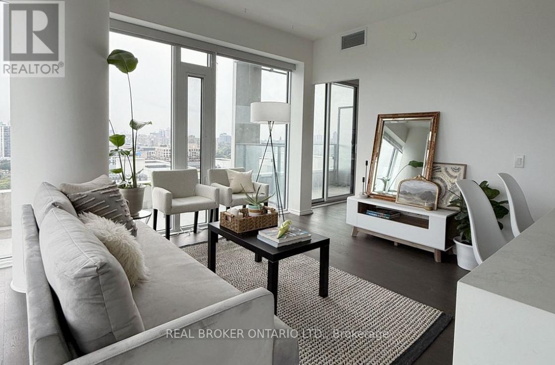 2004 - 5 SOUDAN AVENUE|Toronto (Mount Pleasant West), Ontario M4S0B1