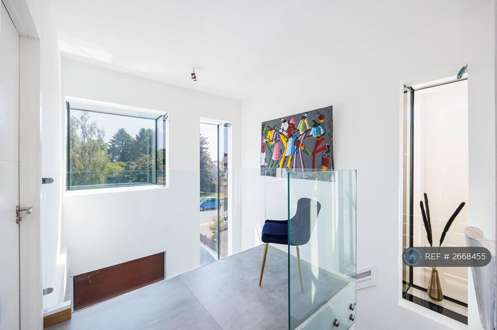 Additional image 18 of Charmouth Road, St. Albans, AL1