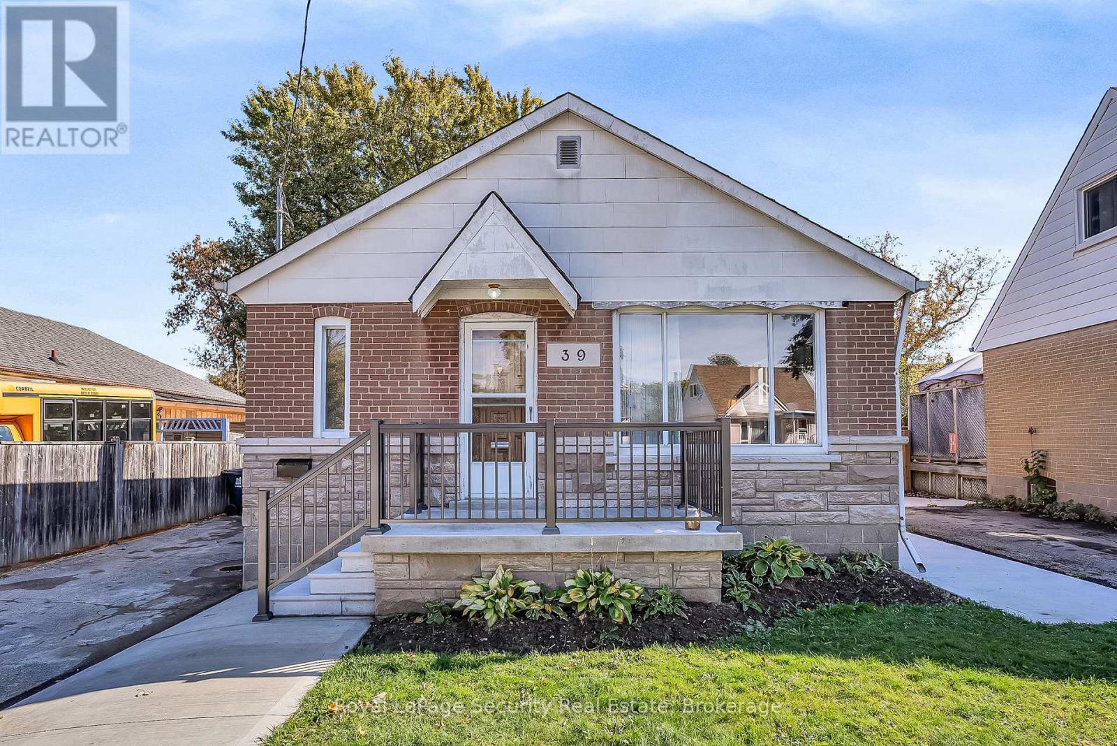 Property image for 39 BONIFACE AVENUE|Toronto (Elms-Old Rexdale), Ontario M9W1T5