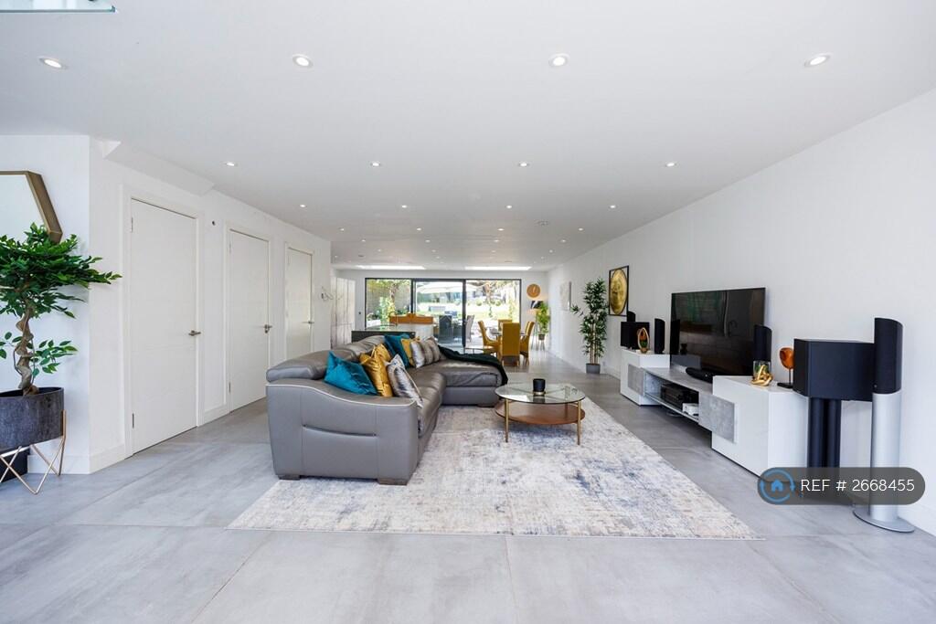 Additional image 29 of Charmouth Road, St. Albans, AL1