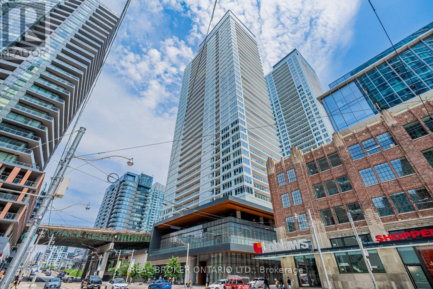 Property image for 816 - 19 BATHURST STREET|Toronto (Waterfront Communities), Ontario M5V0P8