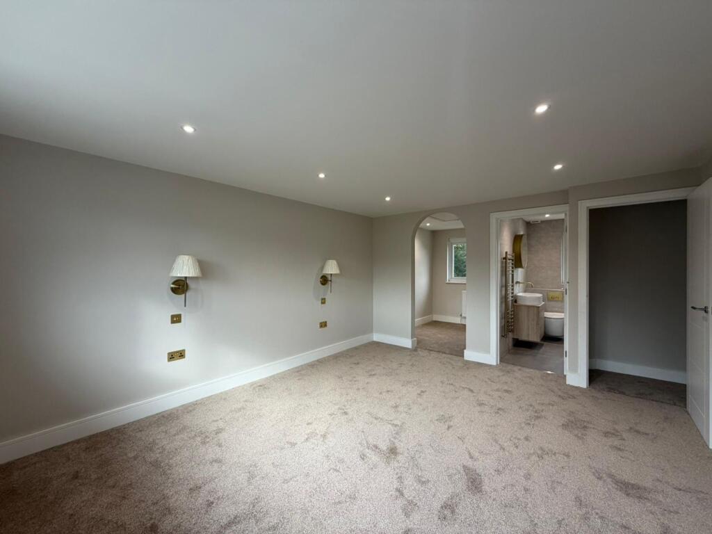 Additional image 8 of Wych Elms, Park Street, AL2