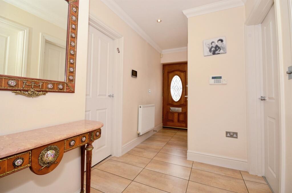 Additional image 9 of Jays Close, Bricket Wood, St. Albans