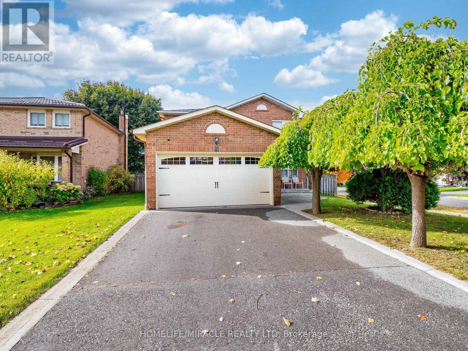 9 BALLYCASTLE CRESCENT|Brampton (Heart Lake West), Ontario L6Z2V6