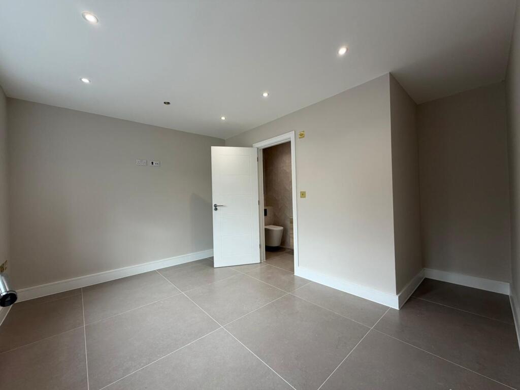 Additional image 9 of Wych Elms, Park Street, AL2