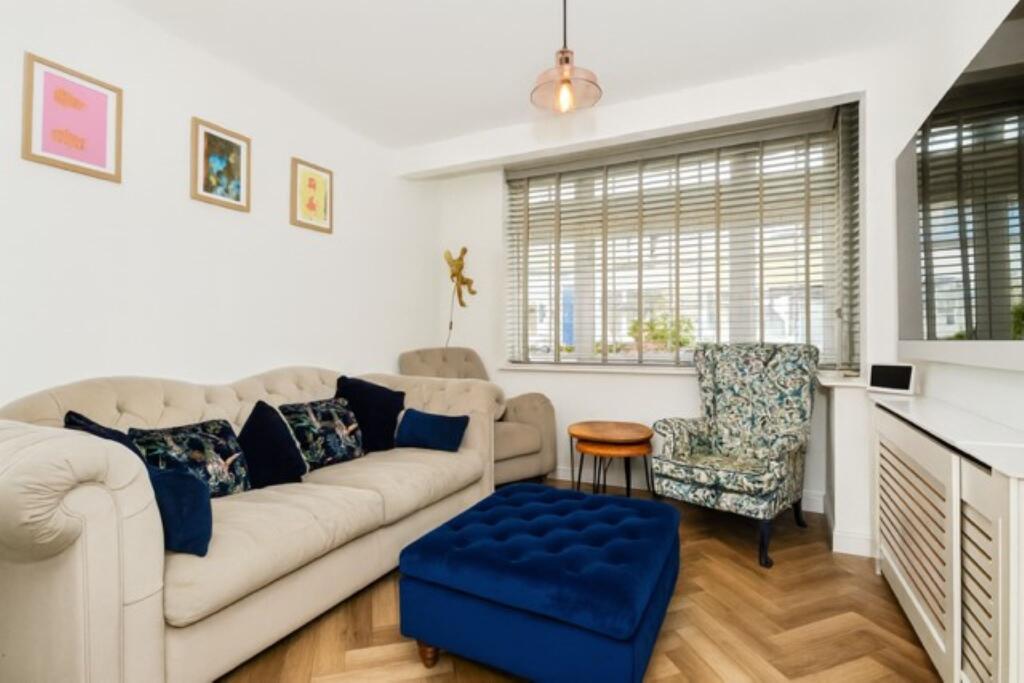 Additional image 5 of Fairway Close, Park Street, St. Albans