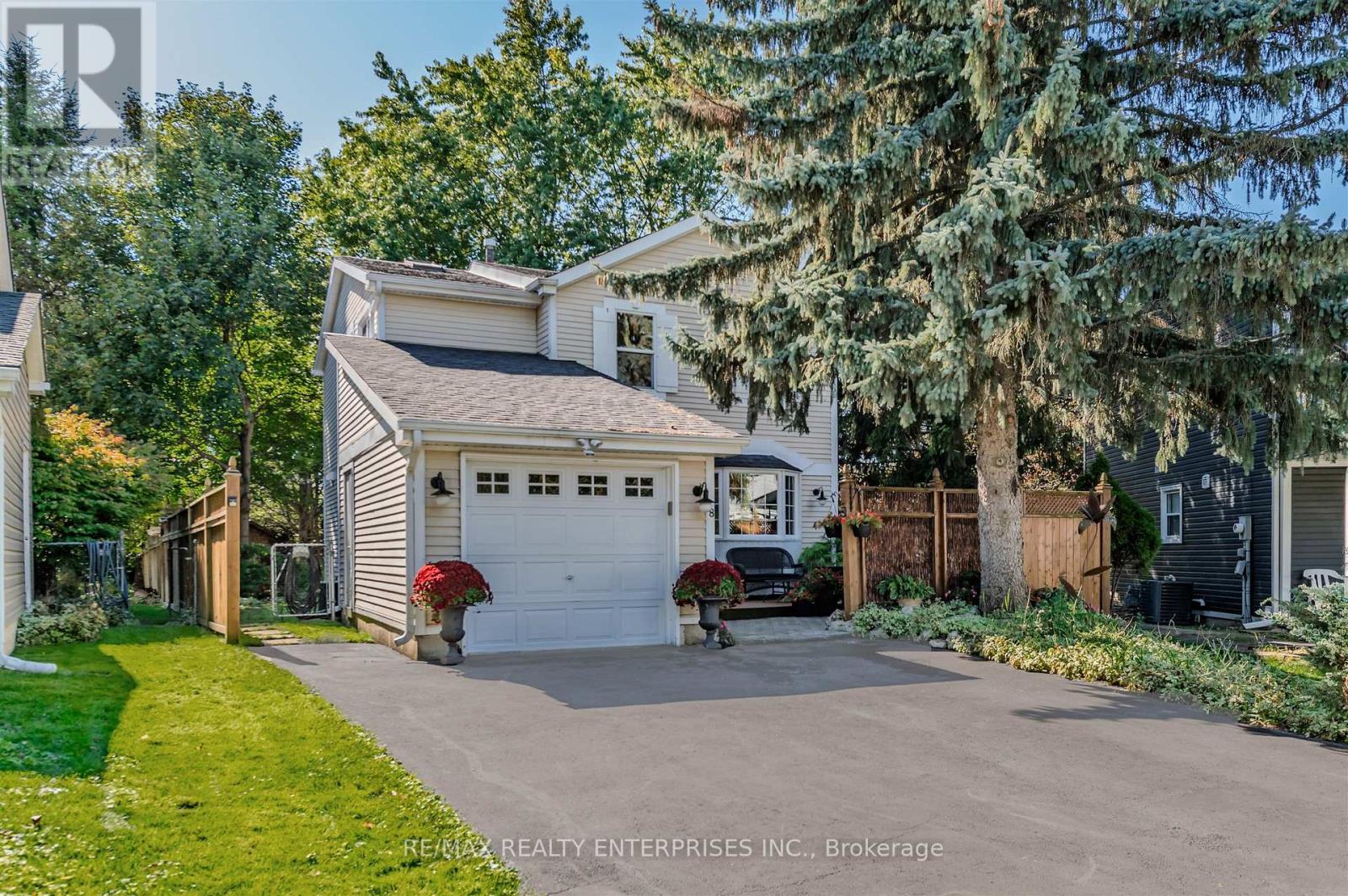 Property image for 18 BLUERIDGE SQUARE|Brampton (Heart Lake West), Ontario L6Z1A1