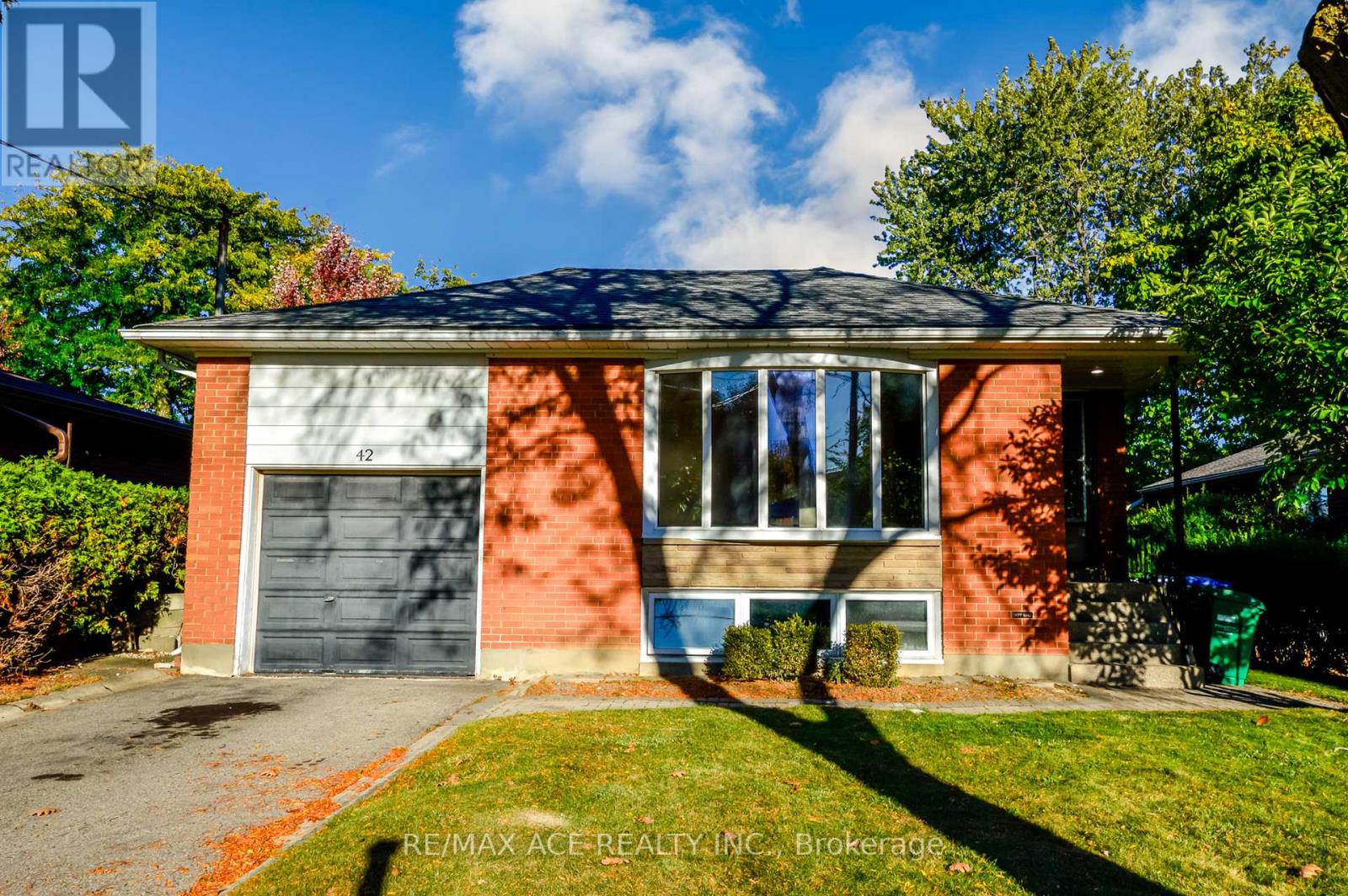 Property image for 42 SWANHURST BOULEVARD|Mississauga (Streetsville), Ontario L5N1B7