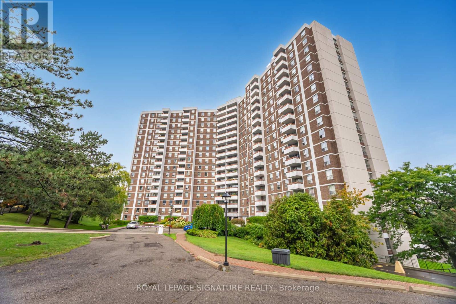 Property image for 303 - 10 EDGECLIFF GOLFWAY|Toronto (Flemingdon Park), Ontario M3C3A3